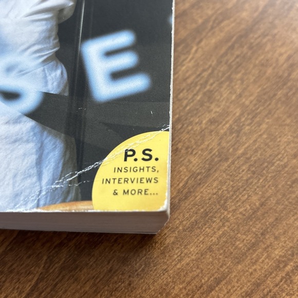 Kitchen Confidential: Adventures in the Culinary Underbelly by Bourdain, Anthony - Picture 4 of 6